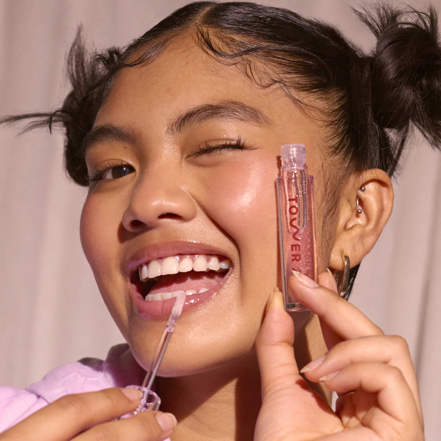 Chill [Shared: Model applying Limited Edition ShineOn Lip Jelly "Lip Drip Duo" featuring the shade Chill]