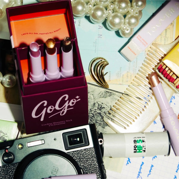 Eyeshadow set with open case [Shared]