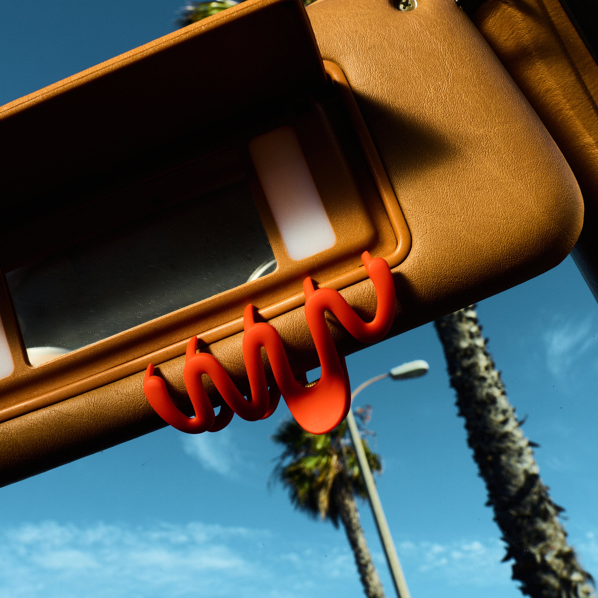 [Shared]  Claw Clip Lifestyle Image 2