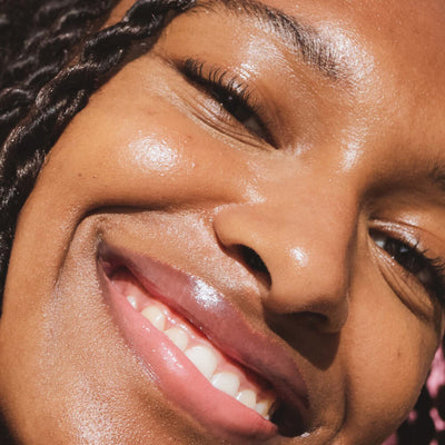 Shade: Oneliner in Check Me Out + ShineOn Lip Jelly in Pistachio [Shown is the Nude Pink Duo]